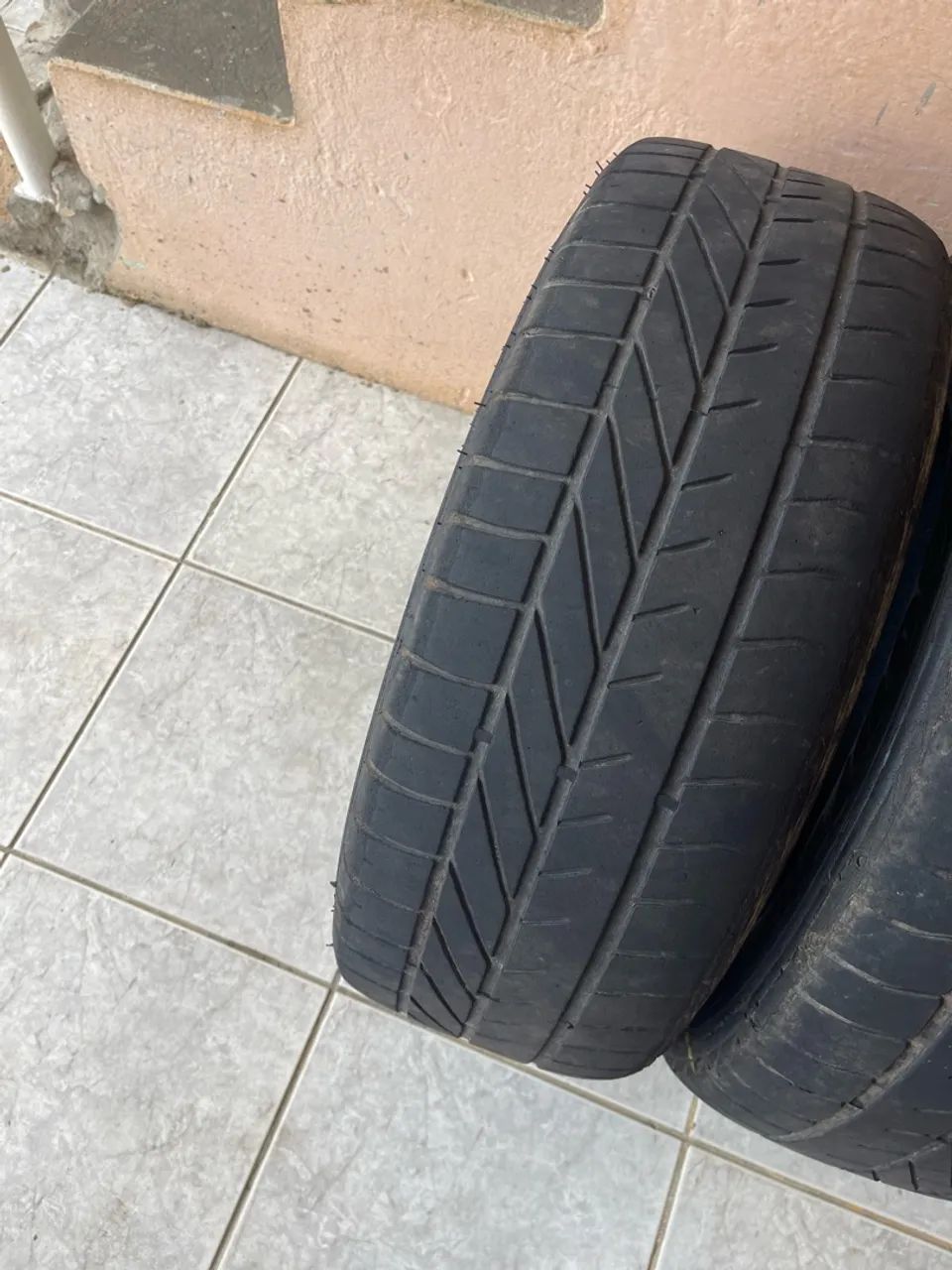 Vendo 3 pneus 195/55/15 usado bom - Foto 5
