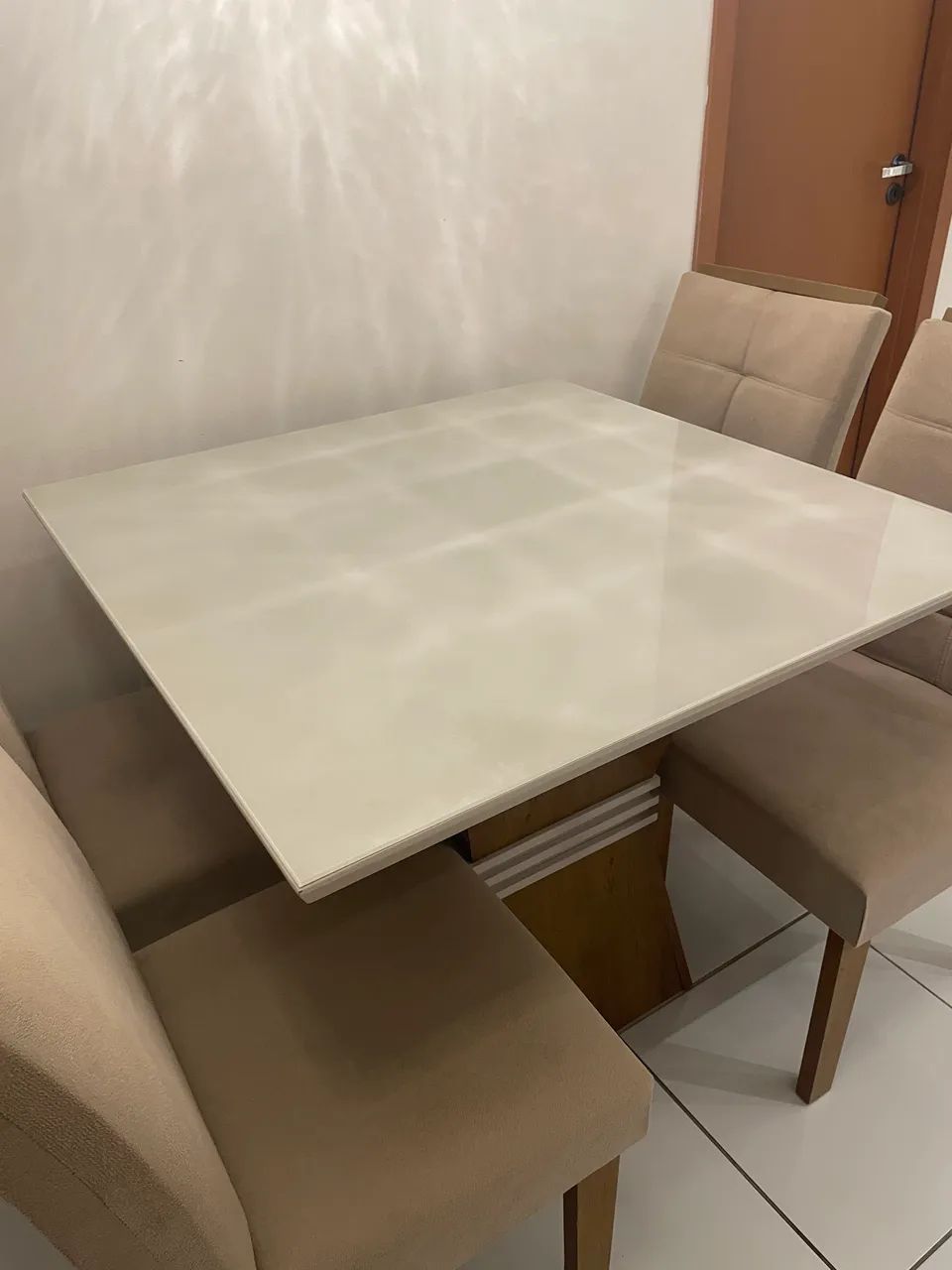 MESA COM 4 CADEIRAS - Foto 2