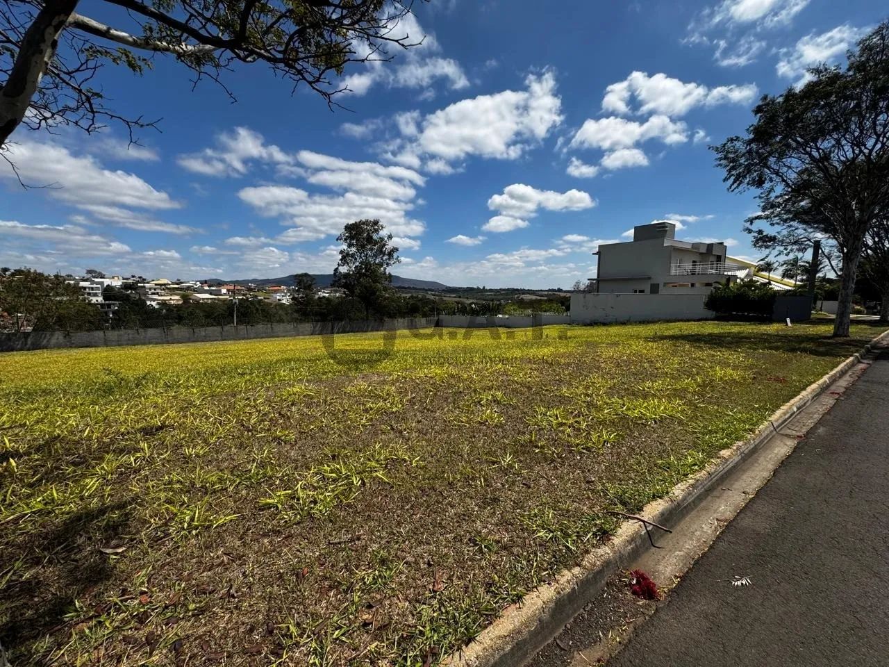 Terreno plano em condomínio, com 1000m² - Foto 2