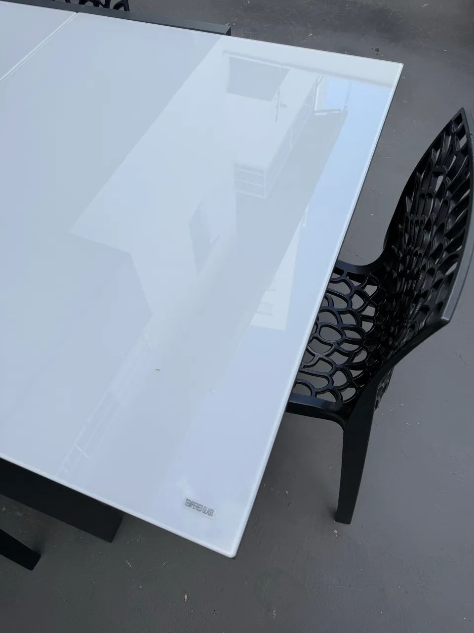 Mesa de Jardim Extensível em Alumínio com 4 cadeiras de plástico  - Foto 2