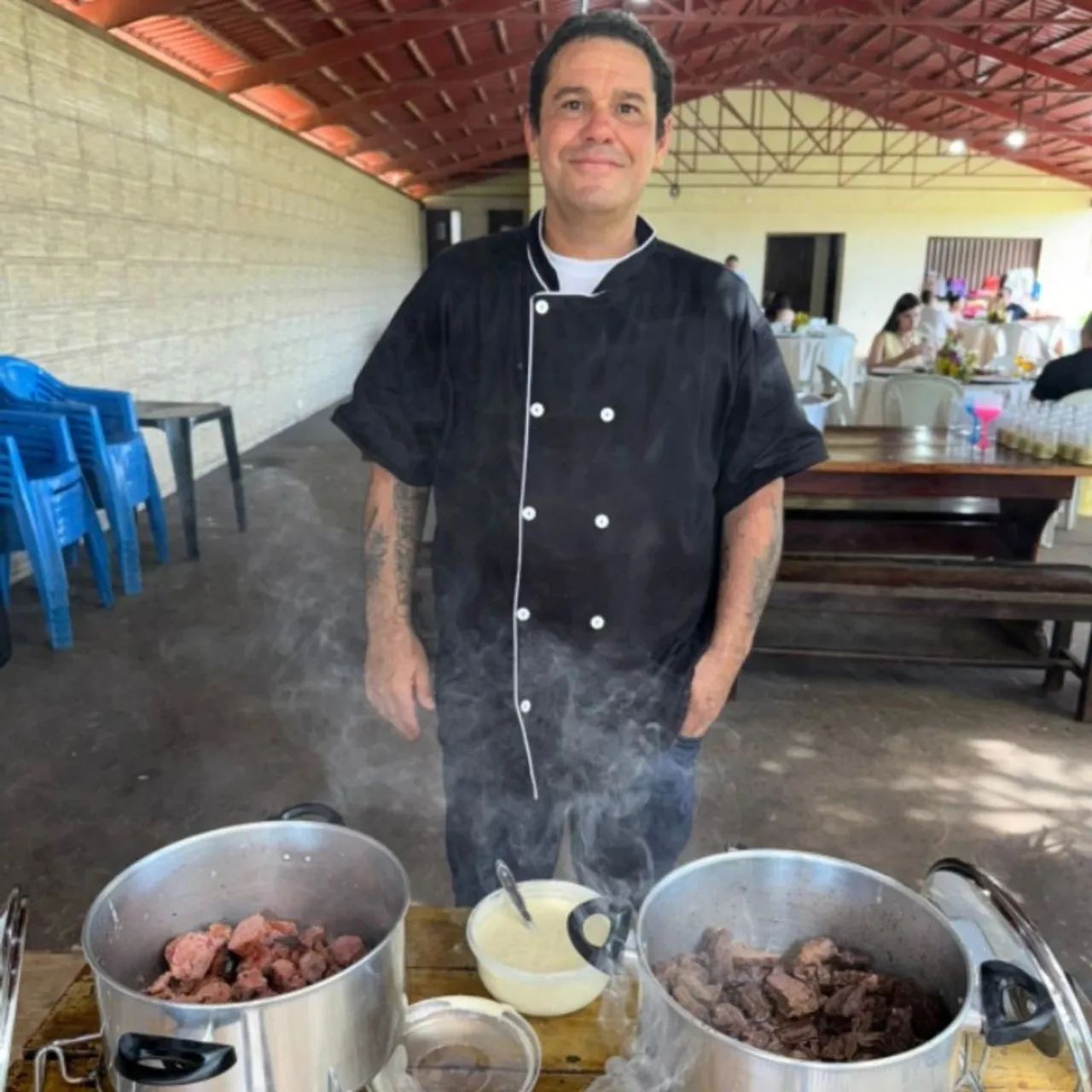 Churrasqueiro e cozinheiro profissional.