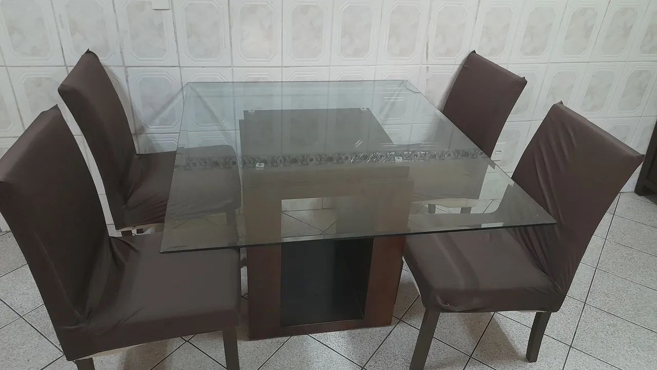 Mesa com Tampo de Vidro e 4 cadeiras - Foto 2