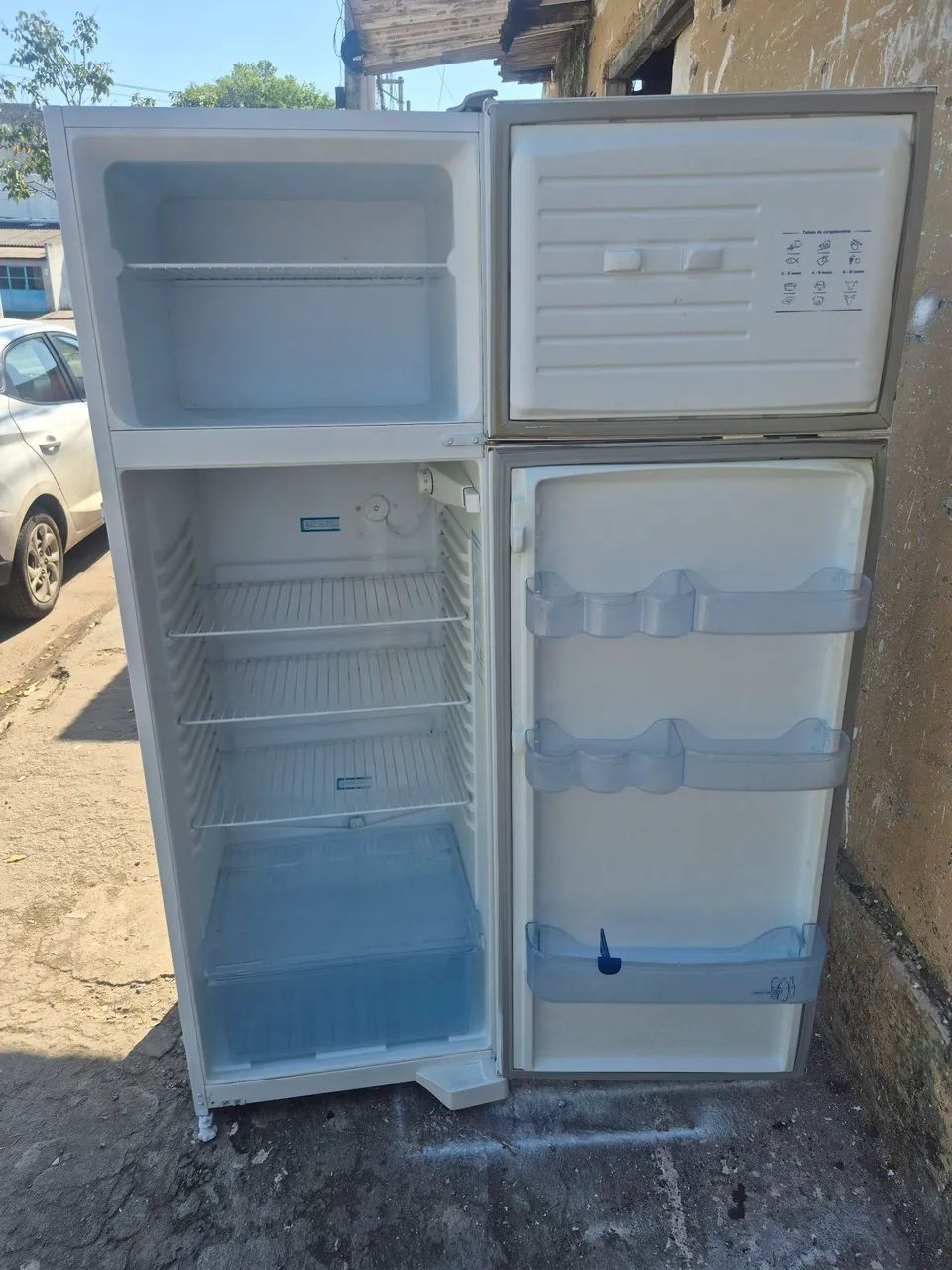 Geladeira continental 370 litros funciona perfeiramente - Foto 2