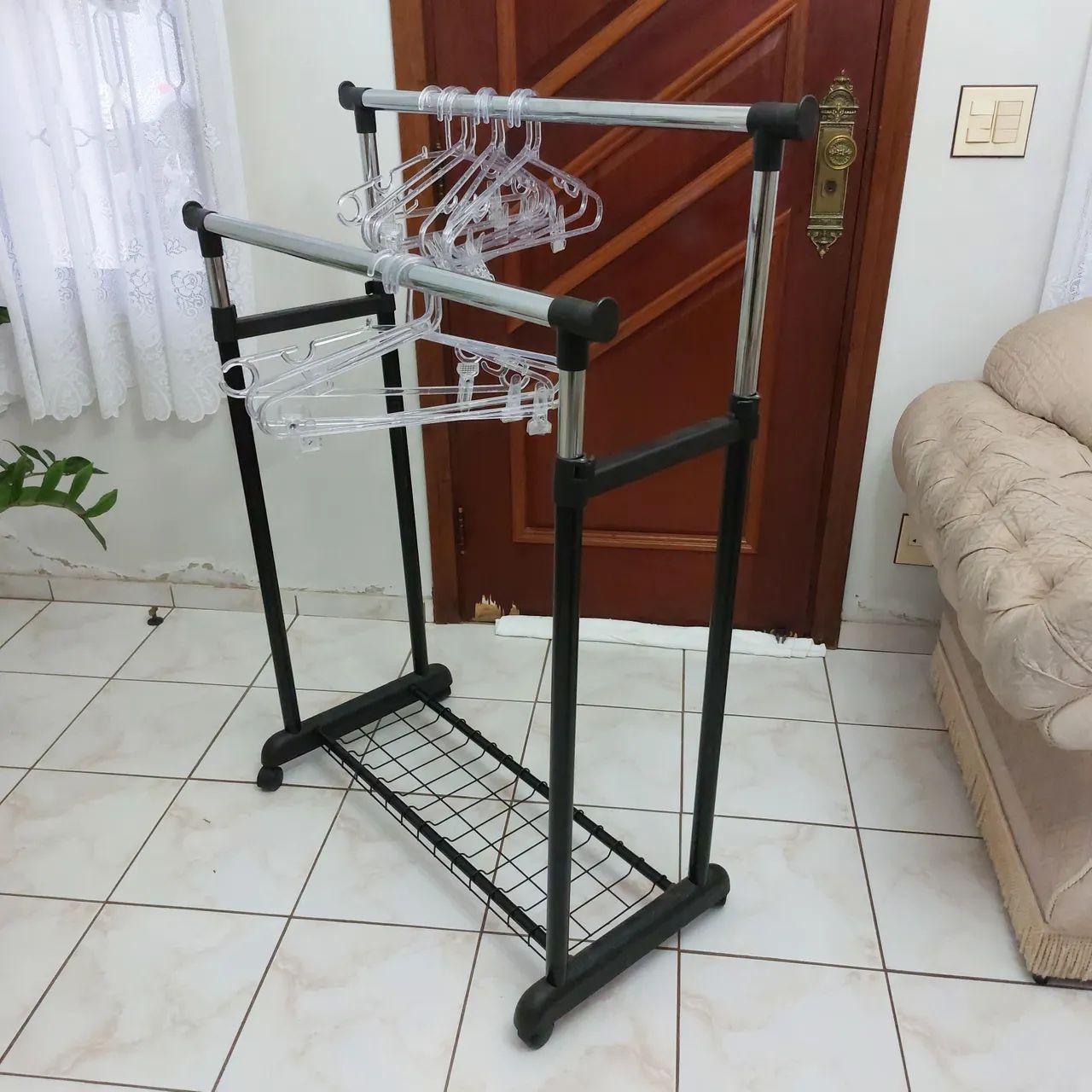 Araras de roupas dupla com rodinhas - Foto 5