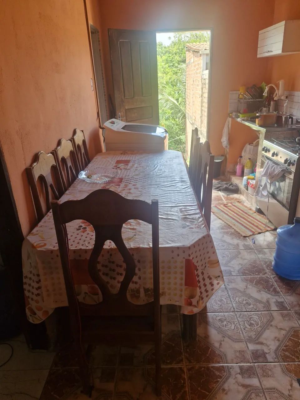 Jogo de mesa de madeira com 6 cadeira  - Foto 2
