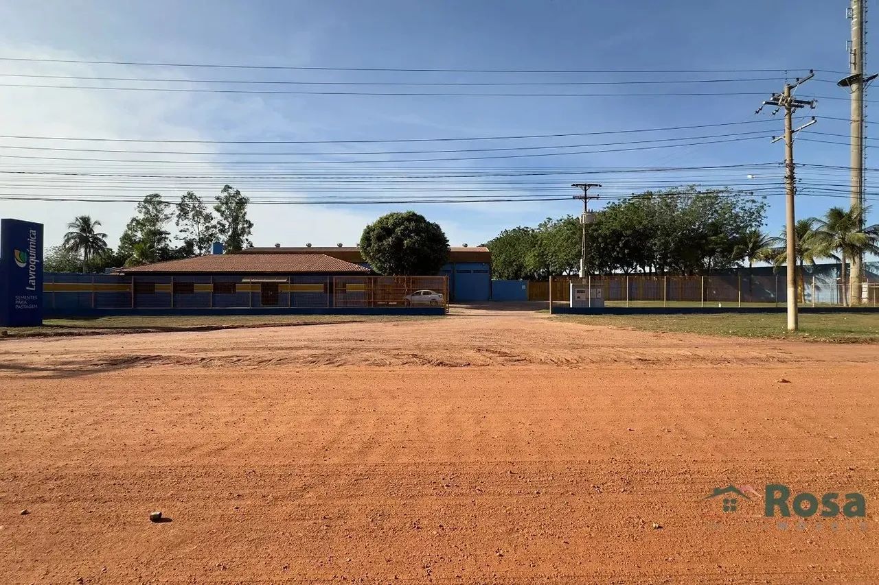 Amplo Prédio Comercial com 5 Galpões, Sala de Reuniões, Refeitório e estacioamento, no Dis - Foto 3
