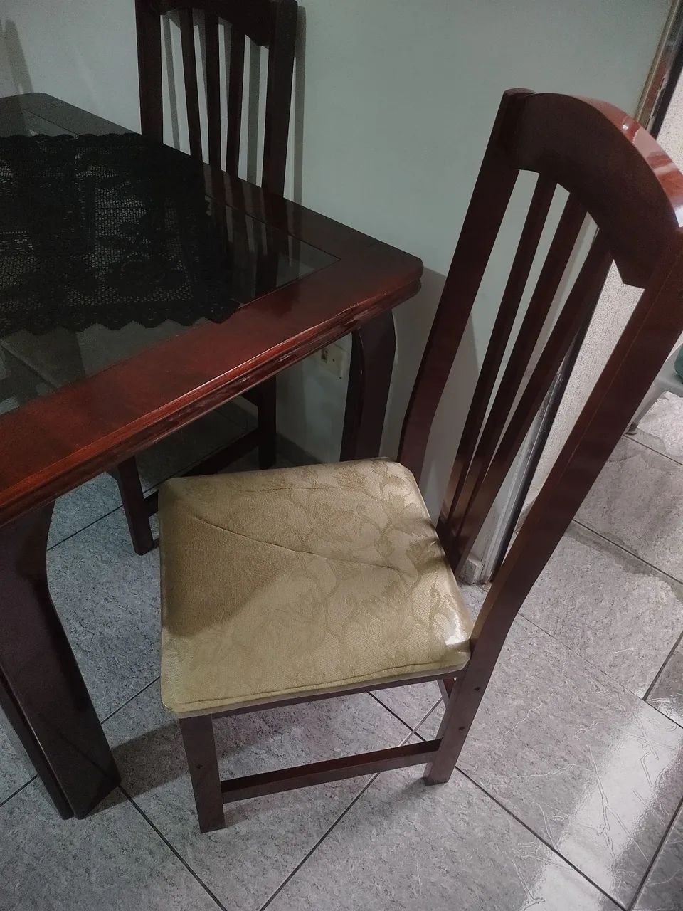 Mesa com 04 cadeiras  - Foto 4