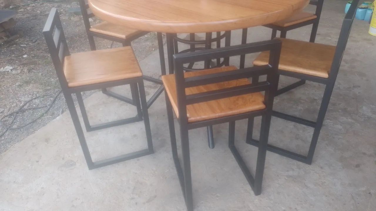 Vende-se jogo de mesa industrializada  - Foto 2