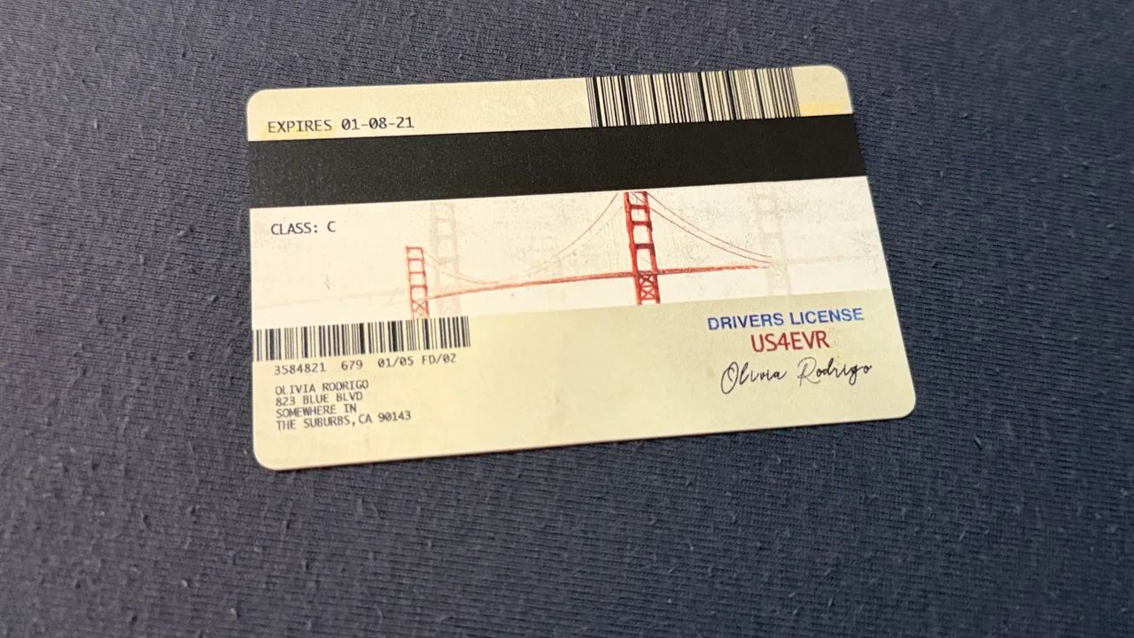 Olivia Rodrigo CDs Singles drivers license e vampire - Foto 3