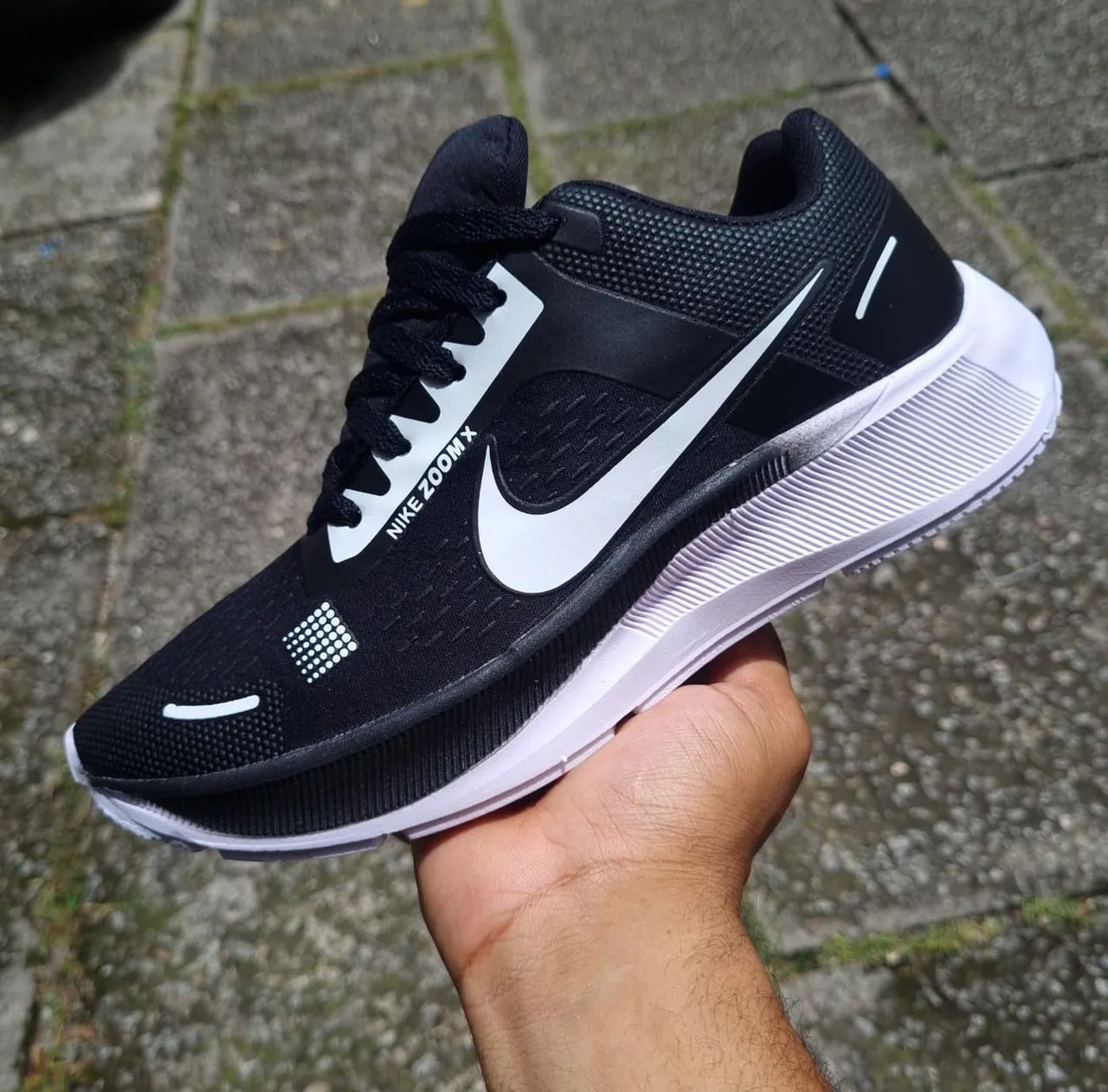 Tênis modelo NIKE ZOOMX - Calçados Esportivos - Costa Azul