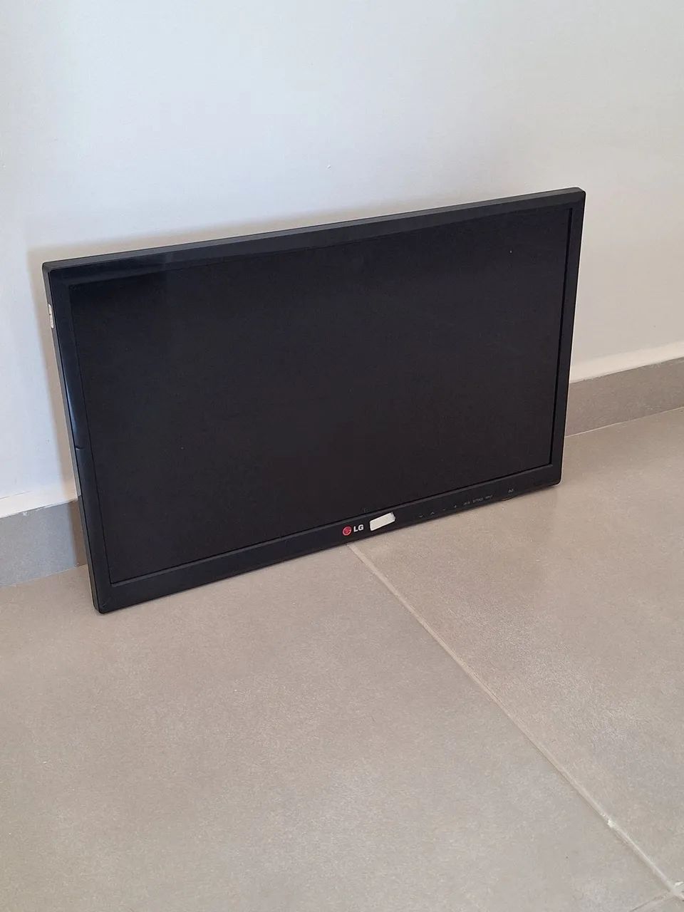 TV LG LED 24" 24MN33N-PS - Funcionando