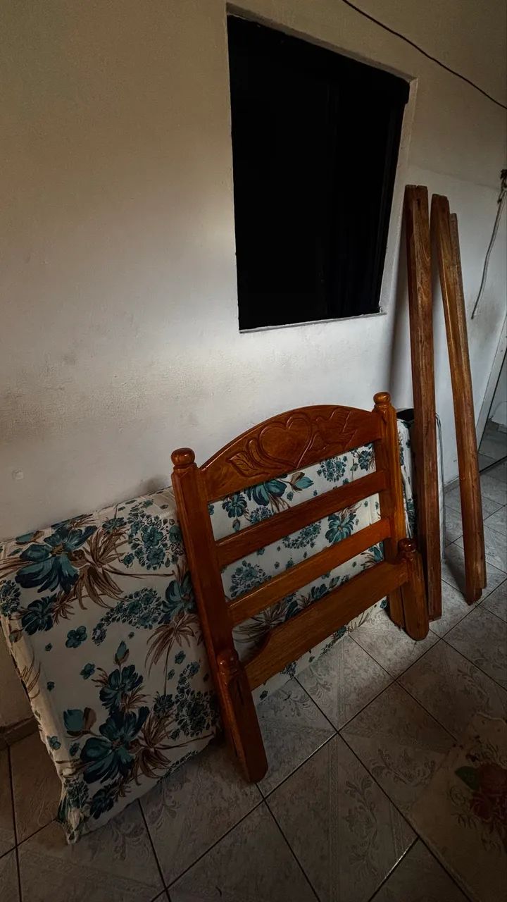 Cama de solteiro + colchão em ótimo estado - Foto 2