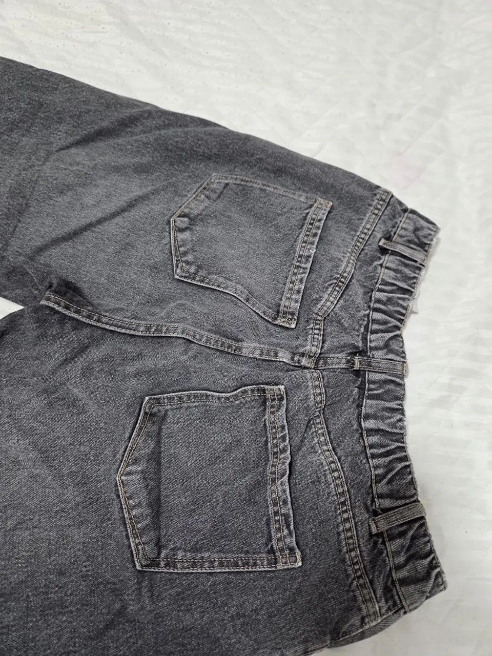 Calça jeans moderna em lavagem cinza escuro/grafite  - Foto 4