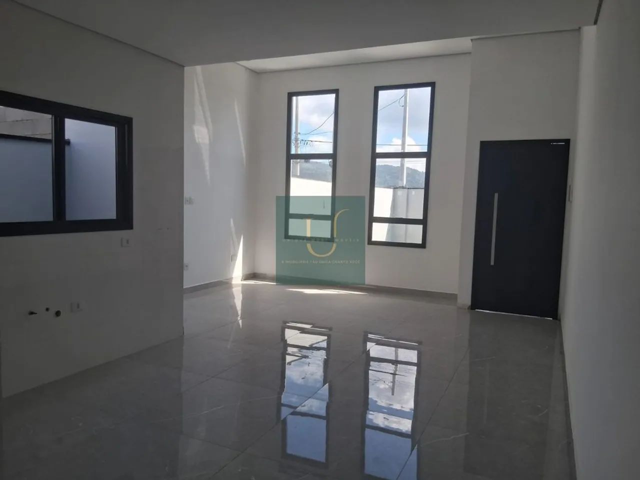 Casa na Vila São Paulo, com 2 dormitórios e 81m² e 165m² de área de terreno.