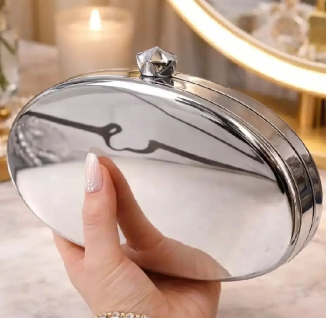Clutch prateada em metal