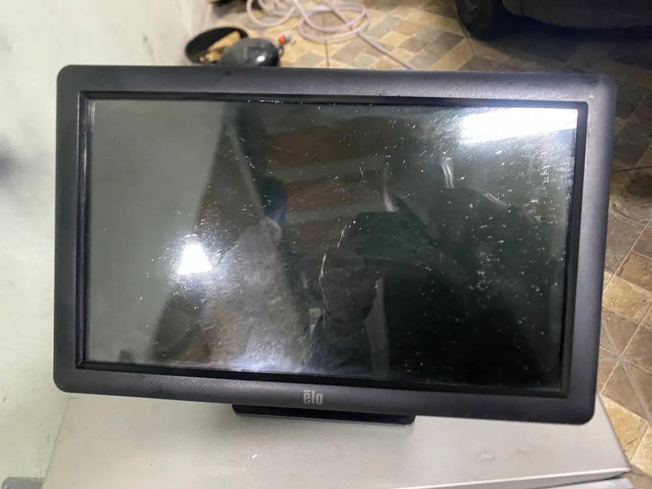 Monitor com tolete na  tela  - Foto 2