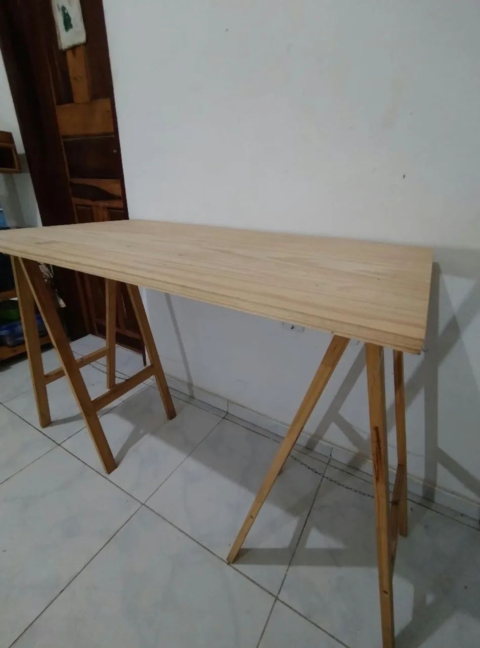 Mesa composta de base e cavaletes em pinus. - Foto 4
