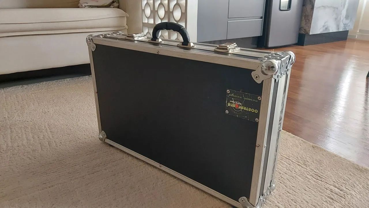 Boss GT 100 com Hard Case - Foto 3