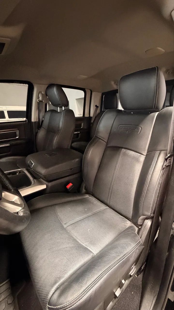 Ram Classic Laramie Night Edition 5.7 V8 16V Gasolina 4X4 Aut. 2022 - Foto 9