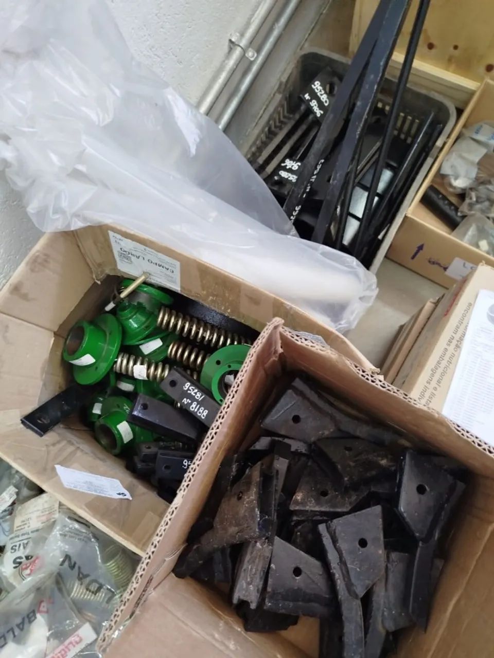 Lote De Peças Plantadeira Gihal Molas Cubos Buchas Rodas e Etc - Foto 4