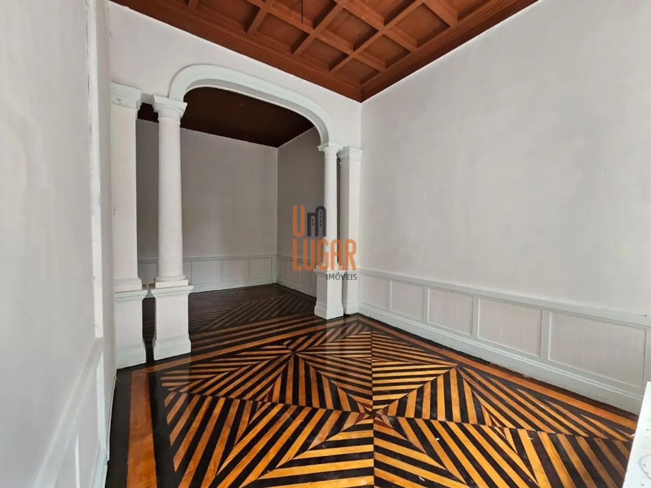 Um Lugar Imóveis Vende: Casa Comercial Ampla e Reformada, Pronta para uso na Tv. Padre Eut - Foto 3