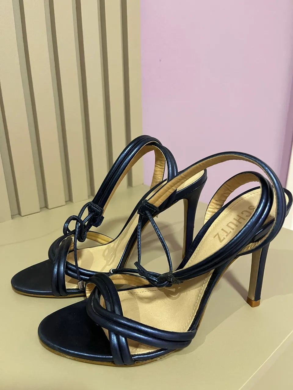 Vendo sandália schutz 36
