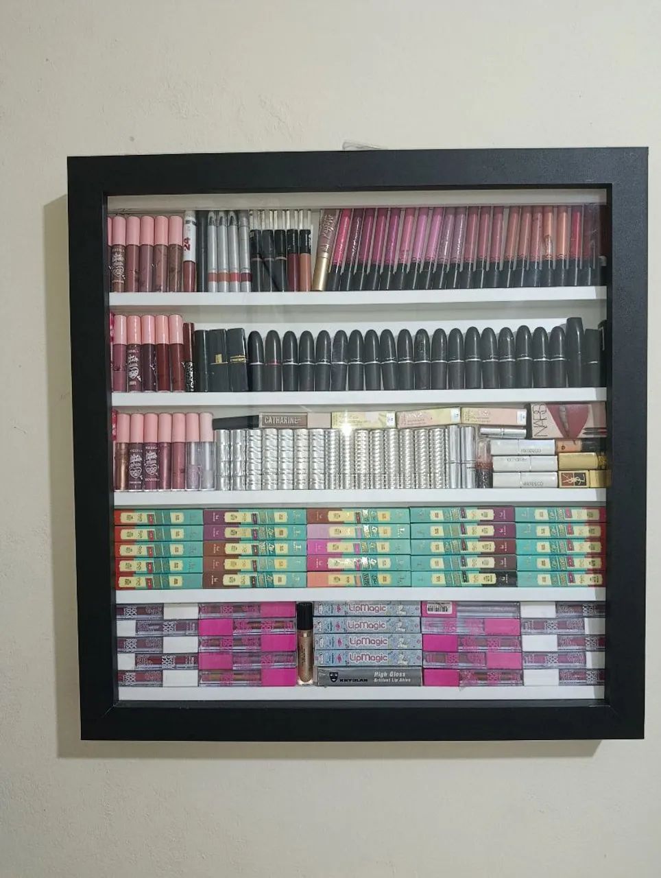 Painel com 160 batons
