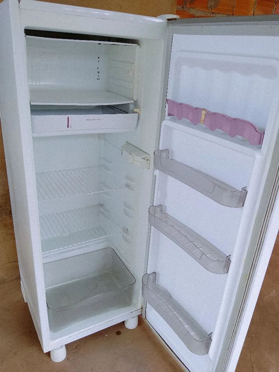 Vendo geladeira funcionando perfeitamente  - Foto 5