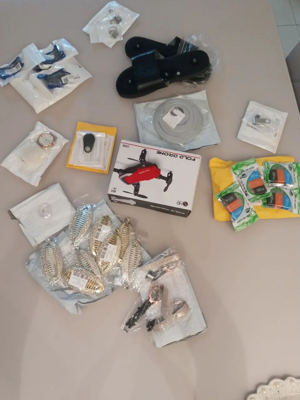 Caixa com Mercadorias (vendas, renda extra)