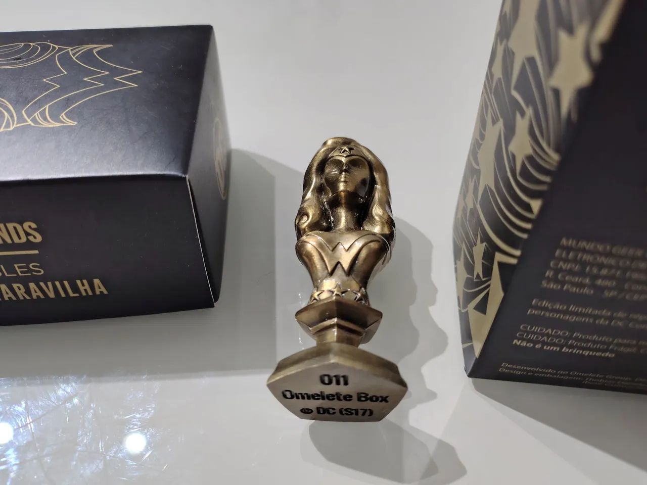 BUSTO MULHER MARAVILHA OMELETE  - Foto 3