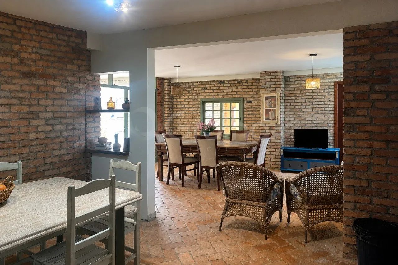 Casa de 270m² com 5 dormitórios na Armação - Foto 3