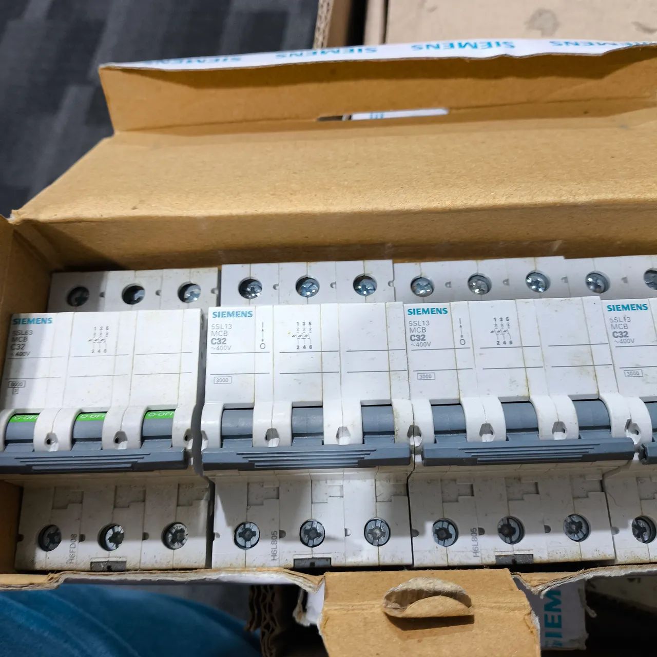 Siemens Tripolar 32A Lote com 4 Disjuntores  - Foto 4