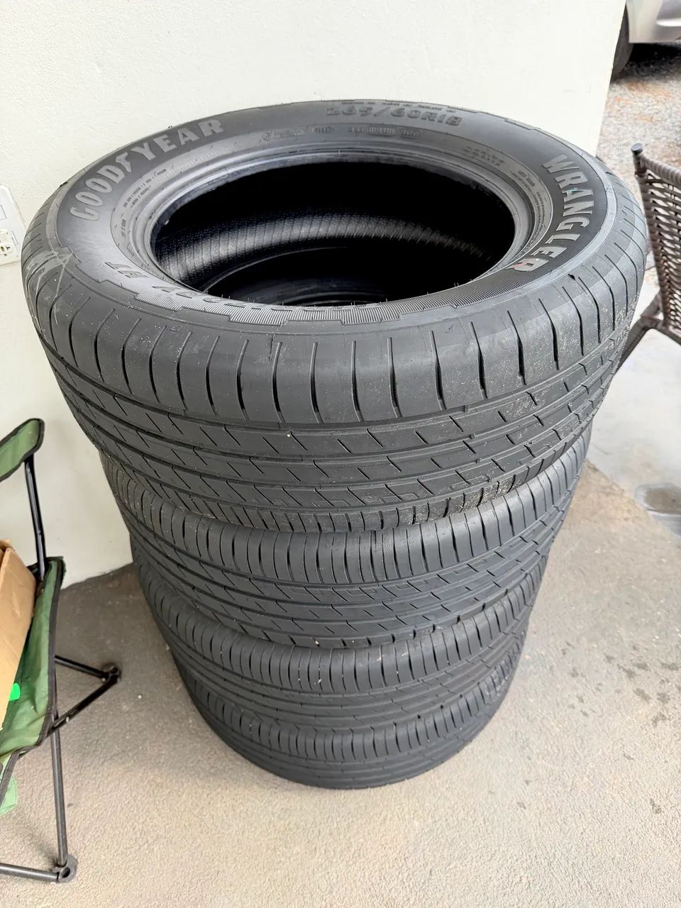 Pneu GOODIYEAR 265/60R18 novo 