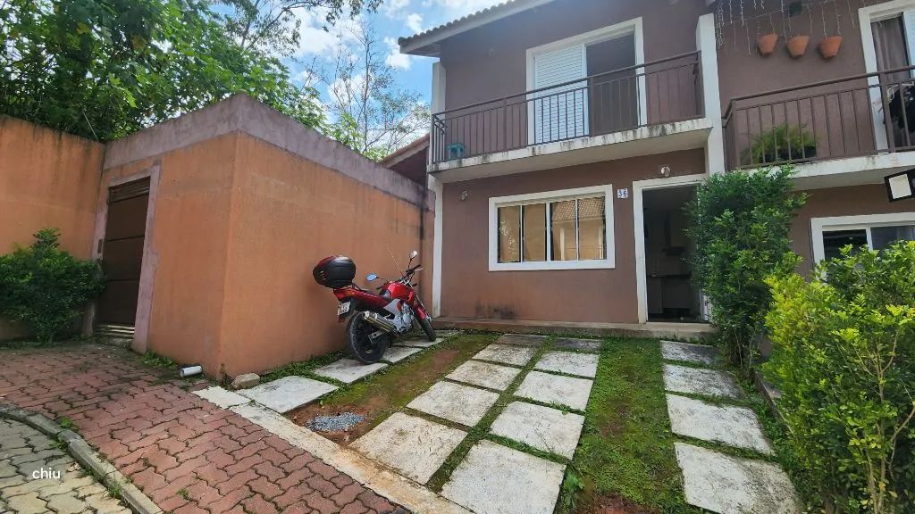 Casa à venda em Cotia - Condomínio com 2 dormitórios e móveis planejados!