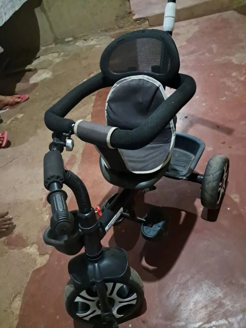 Vendo triciclo 2x1 seminovo 