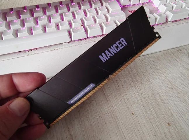 Memória Desktop 8Gb - DDR4 - 3200Mhz