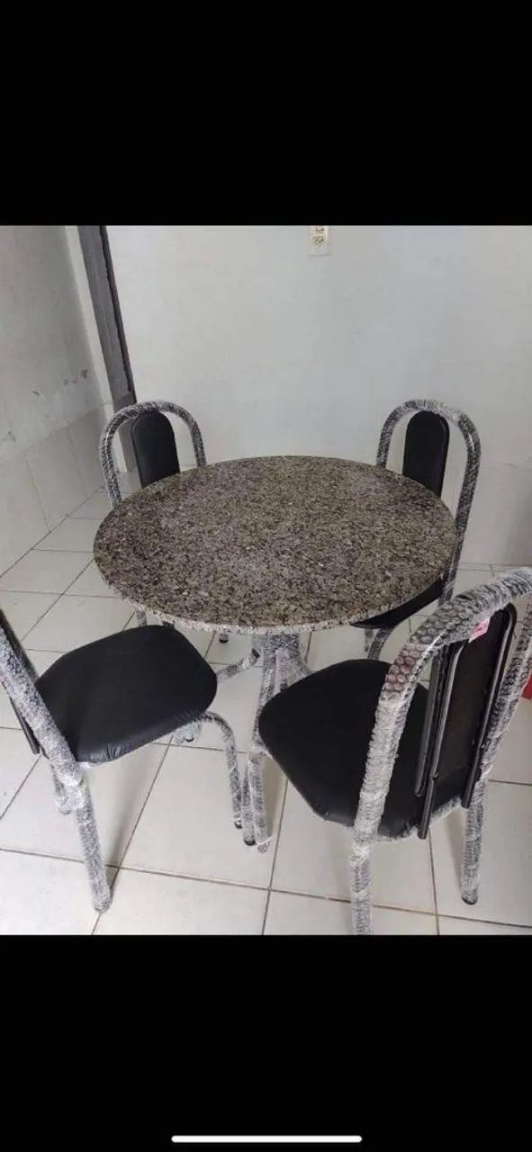 Mesas com cadeiras 