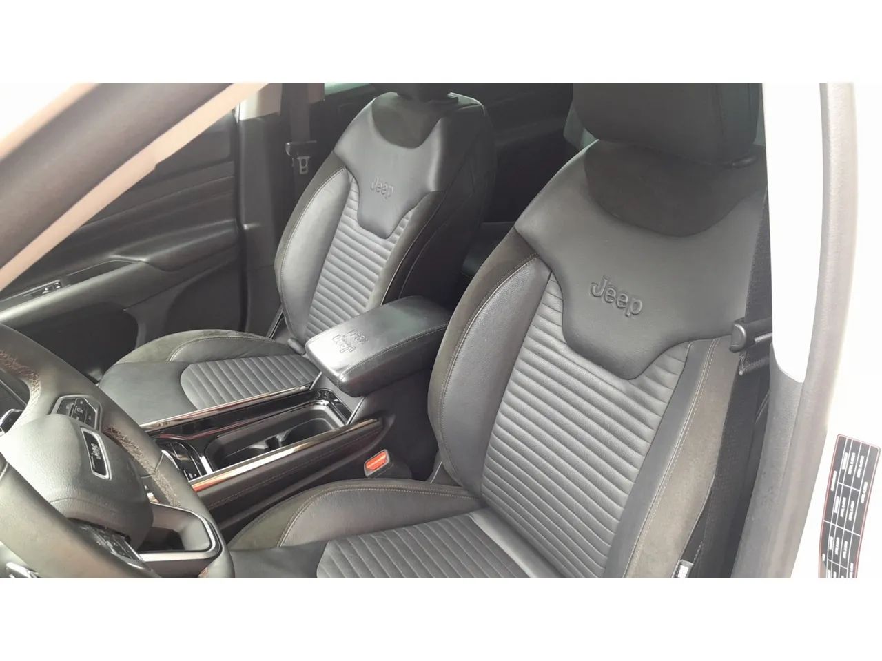 Jeep Commander Limited T270 1.3 TB Flex Aut., foto 12 de 16
