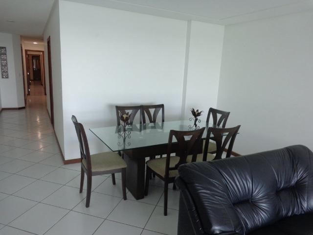 Apartamento Beira Mar.Luxo,C/3 qtos C/2suítes, C/2gar. Varanda C/vista total - Foto 2