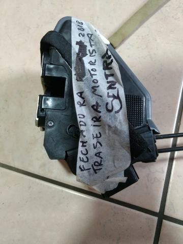 Fechadura Traseira Esquerda Nissan Sentra 2018 Completa - Foto 3