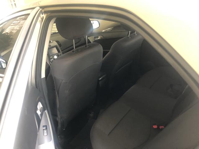 Vende KiA cerato 1.6 - Foto 11