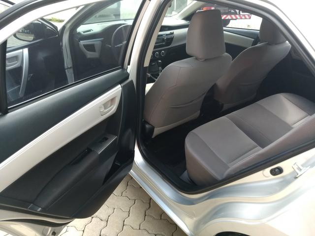 Toyota Corolla Gli 1.8 ano 2015 extra - Foto 10