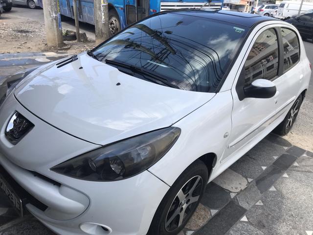 Peugeot 207 Quiksilver teto solar, aro 15, black piano, branco, completo - Foto 4