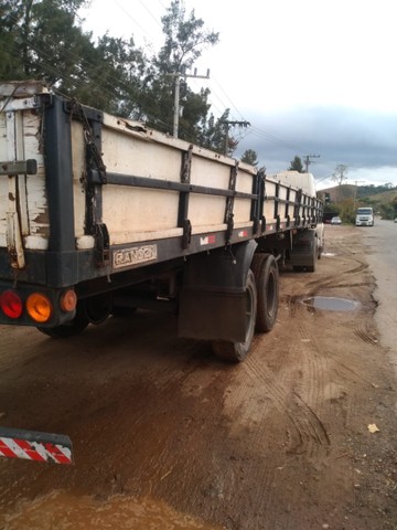 VENDO CARRETA CARROCERIA