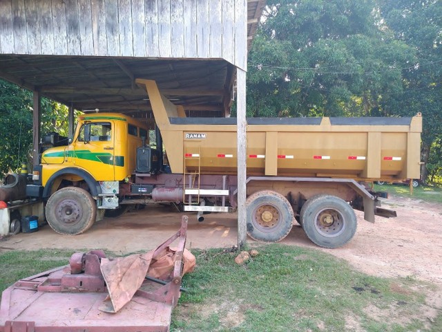 VENDO CAMINHÃO CAÇAMBA COM URGÊNCIA