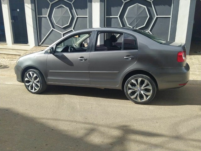 POLO SEDAN 2012