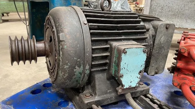 Motor elétrico 10 CV 1150 RPM marca Brown