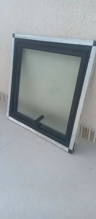 Janela Maxim-ar de Alumínio/0,57×0,57 - Foto 5