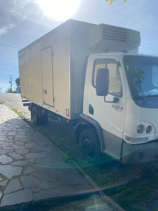 Vendo  Acello 915c 2011 com baú frigorífico canelado  - Foto 3