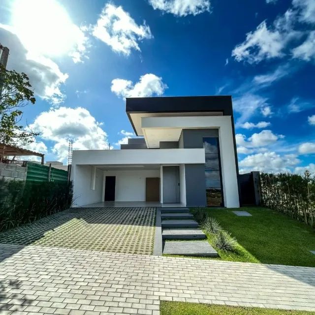 Casa plana com 3 suites e piscina na Cidade Alpha